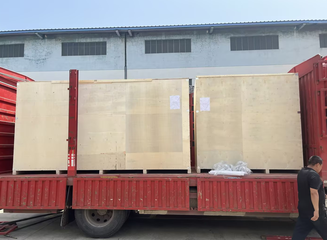 Onnmhairíonn Teicneolaíocht Chomhshaoil ​​Qingben Trealamh Brúigh Scriú agus Dosing go dtí an Iodáil